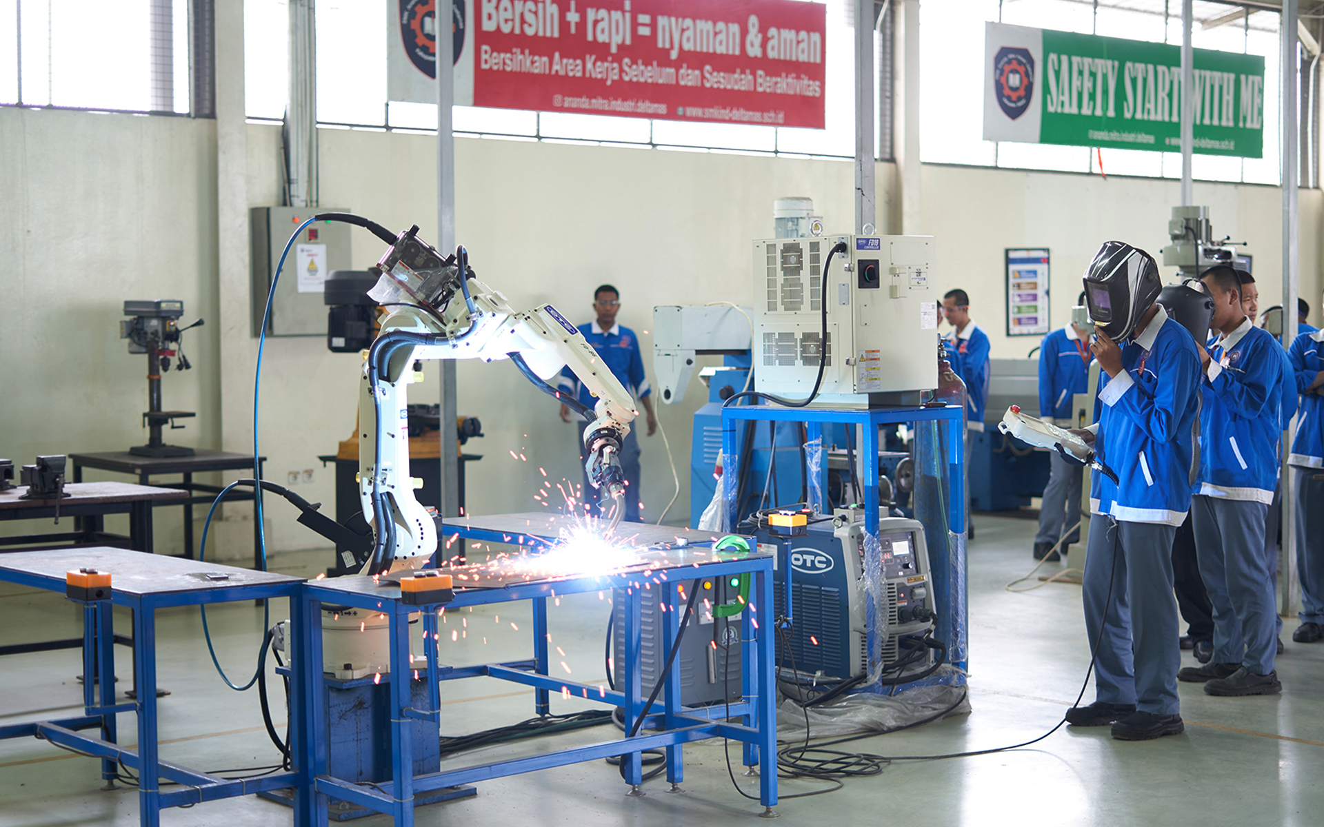 SMK AnandaMI Praktik